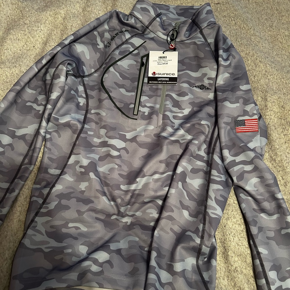 Sunice men’s golf camo quarter zip. Size small NWT